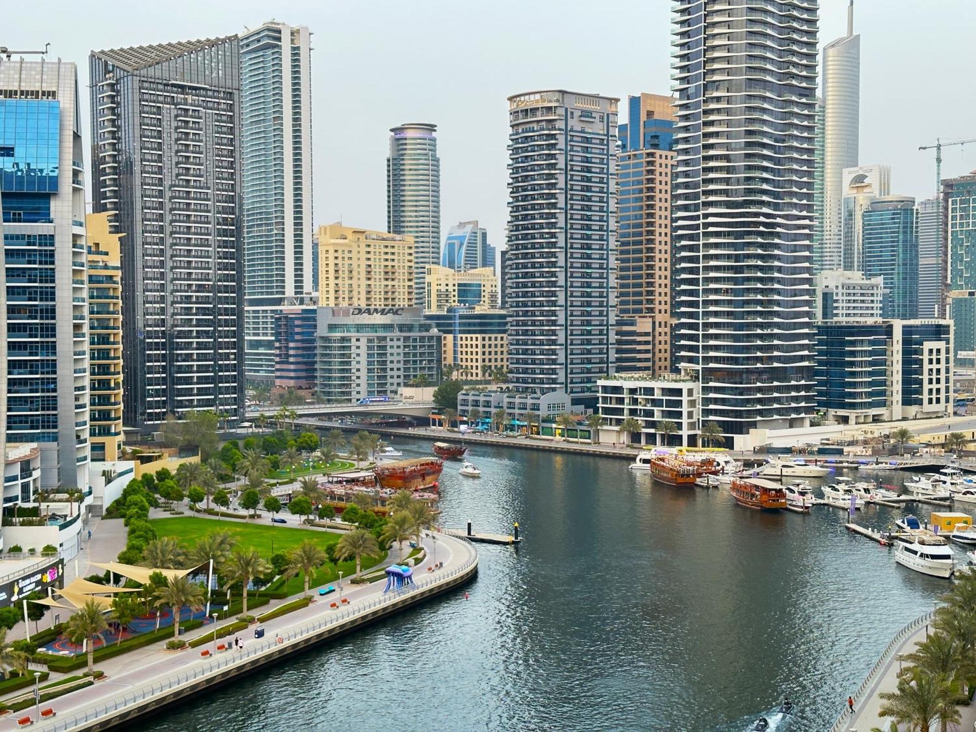 Amazing Roof Pool In 1 Bhk Flat In Marina Apartment *