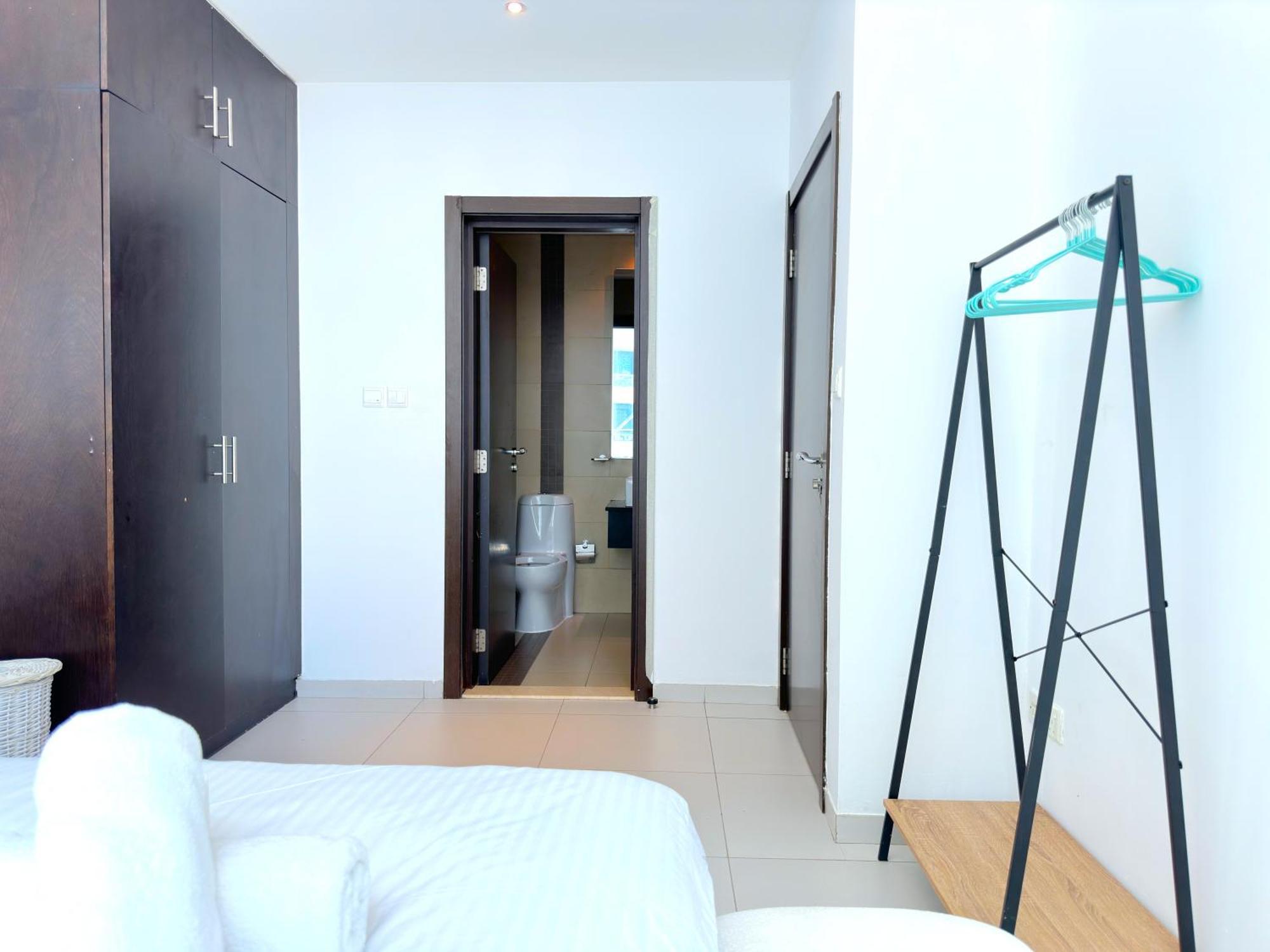 Apartment Amazing Roof Pool In 1 Bhk Flat In Marina