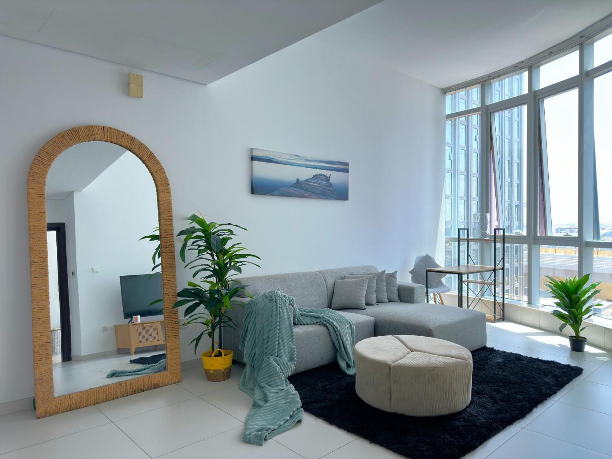 Apartment Amazing Roof Pool In 1 Bhk Flat In Marina *