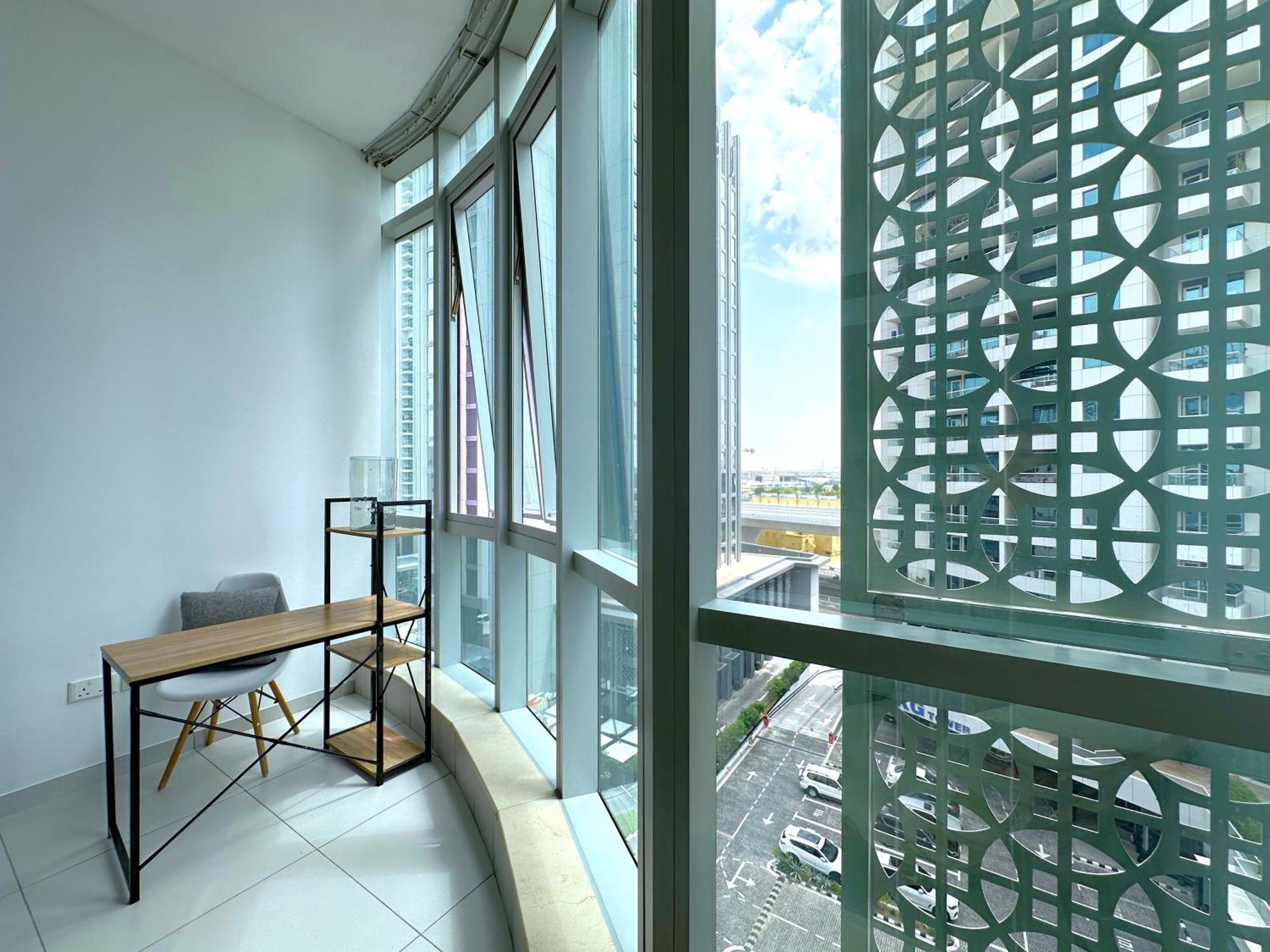 Apartment Amazing Roof Pool In 1 Bhk Flat In Marina *