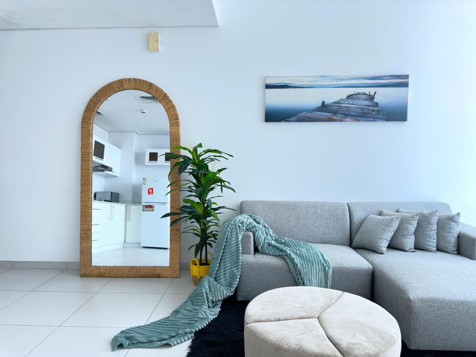 Apartment Amazing Roof Pool In 1 Bhk Flat In Marina *