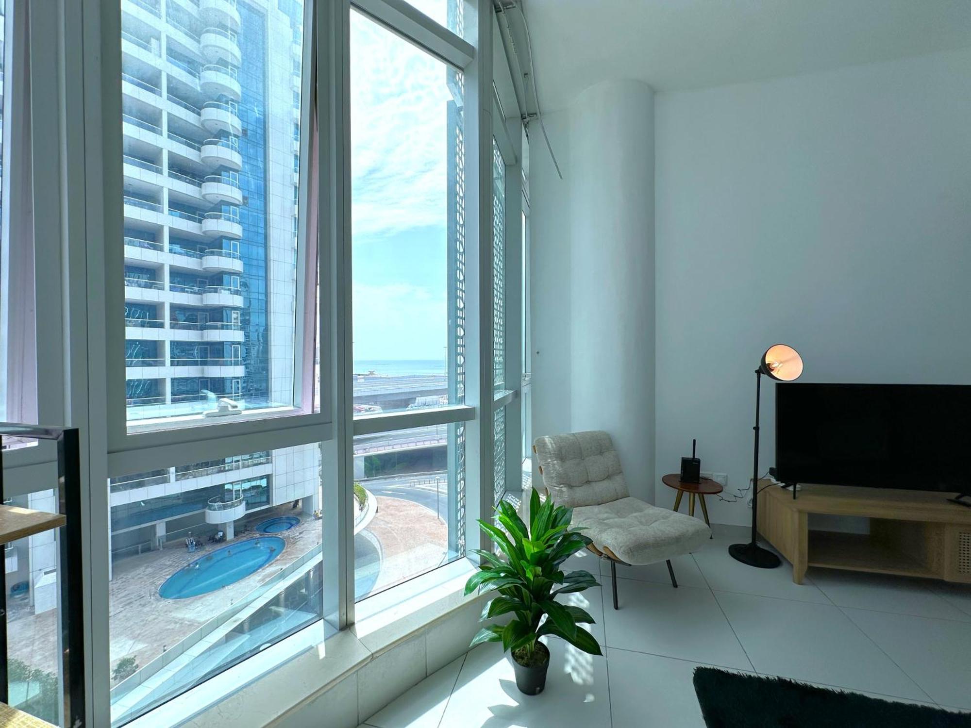 Apartment Amazing Roof Pool In 1 Bhk Flat In Marina